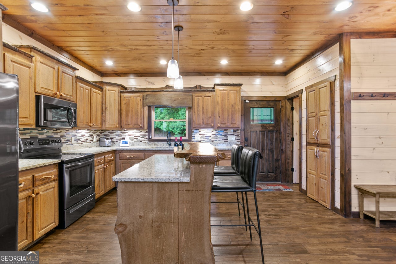 231 Kyle Rd, Blue Ridge, GA, 30513, USA, 3 Bedrooms Bedrooms, ,5 BathroomsBathrooms,Residential,Active,231 Kyle Rd,10817536