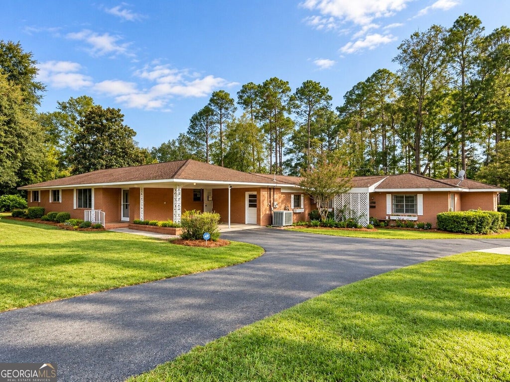 Photo of 915 N Main St, Statesboro, GA 30458 (MLS # 10867652)