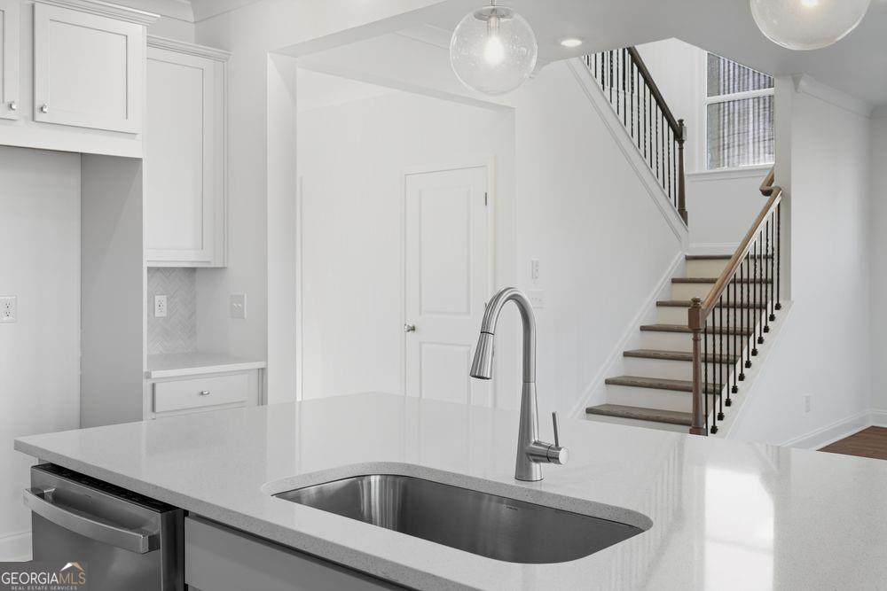 8740 Stratford Oaks AVE