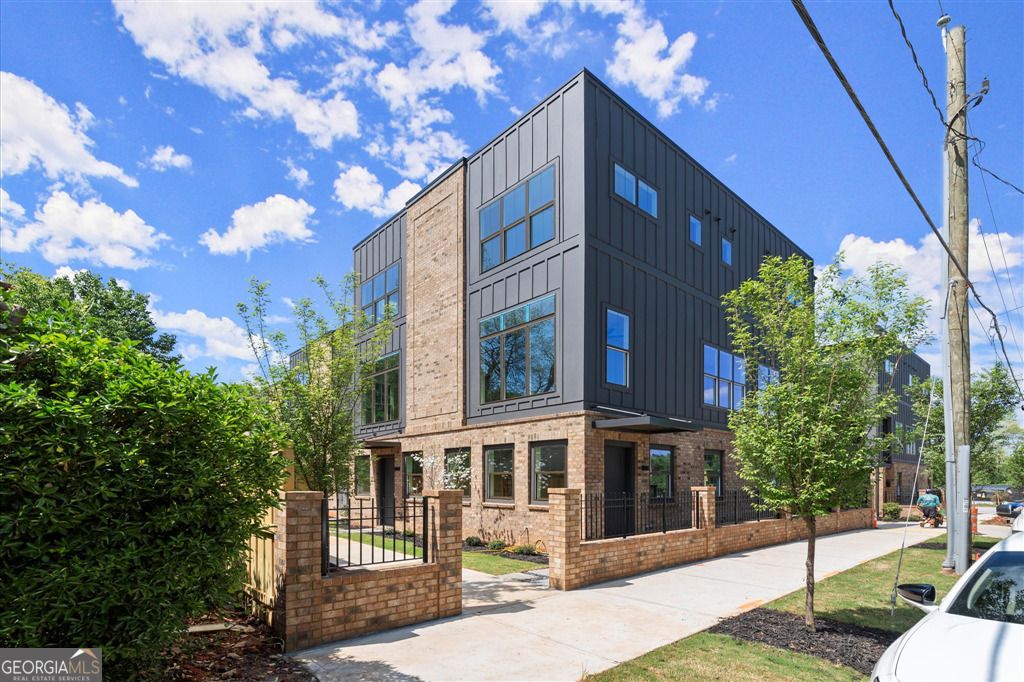 Photo of 1120 W Marietta Street NW, Atlanta, GA 30318 (MLS # 10658165)