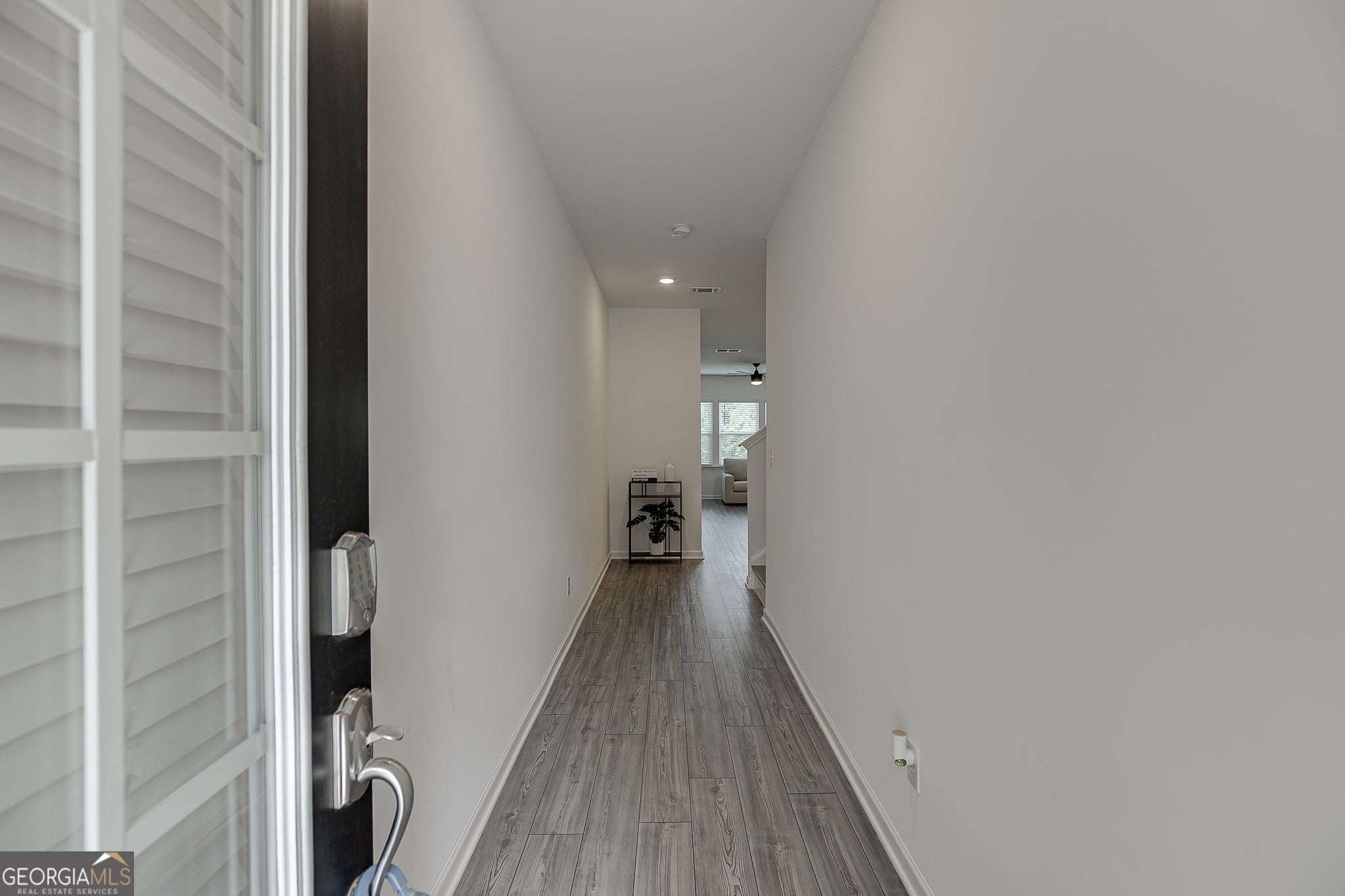 802 Edwin LN