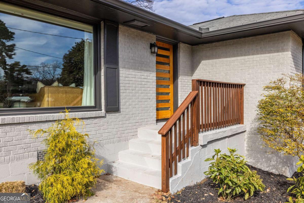 2061 Cloverdale DR SE