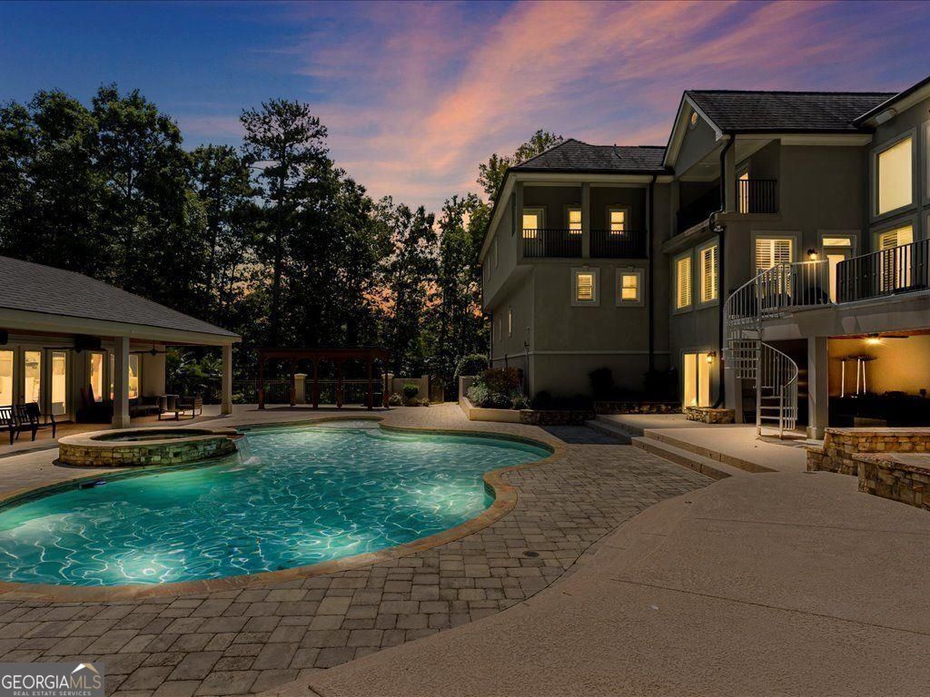 330 N Peachtree PKWY