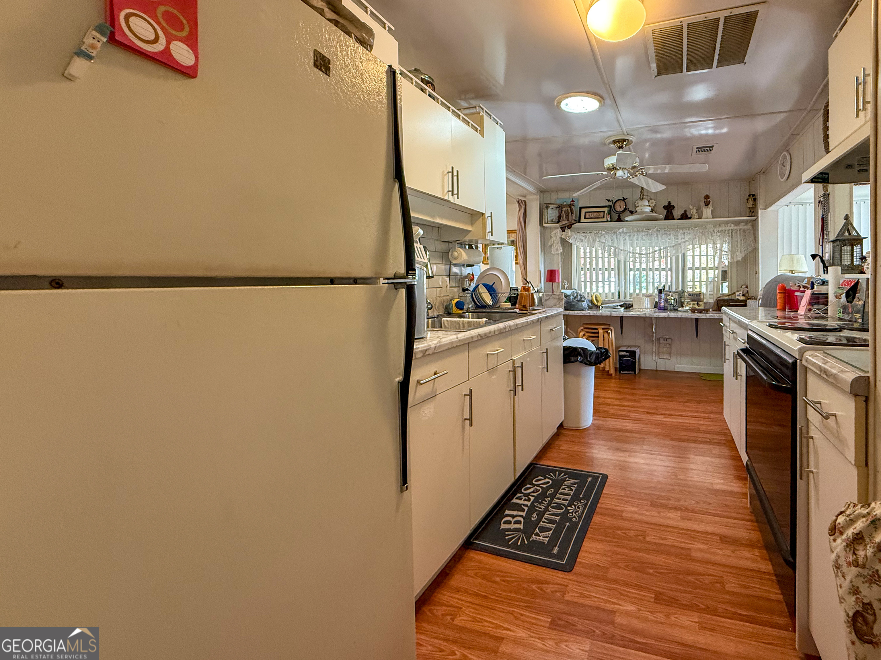 988 Mountain Shadows DR