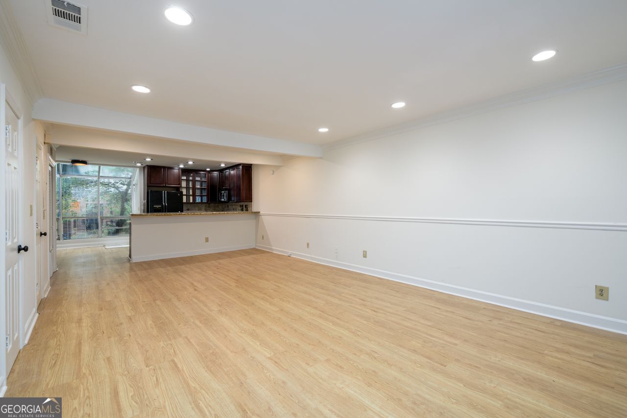 7500 Roswell RD 18