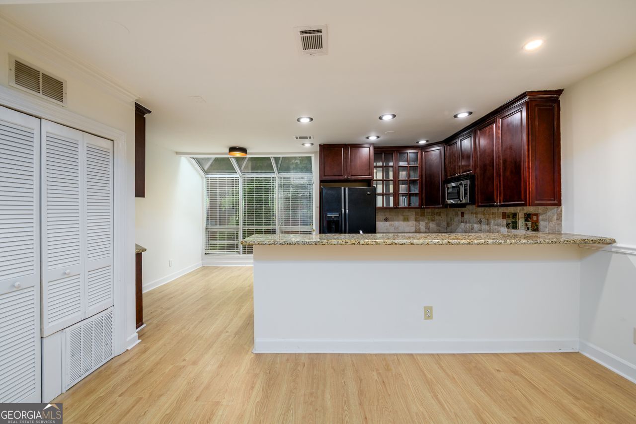 7500 Roswell RD 18