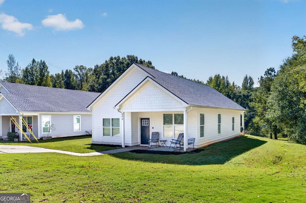 Photo of 694 Railroad Avenue, Comer, GA 30629 (MLS # 10873082)