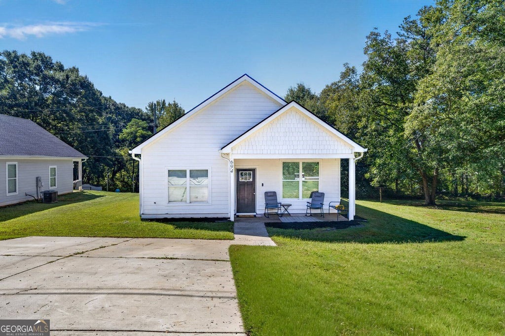 Photo of 694 Railroad Avenue, Comer, GA 30629 (MLS # 10873082)
