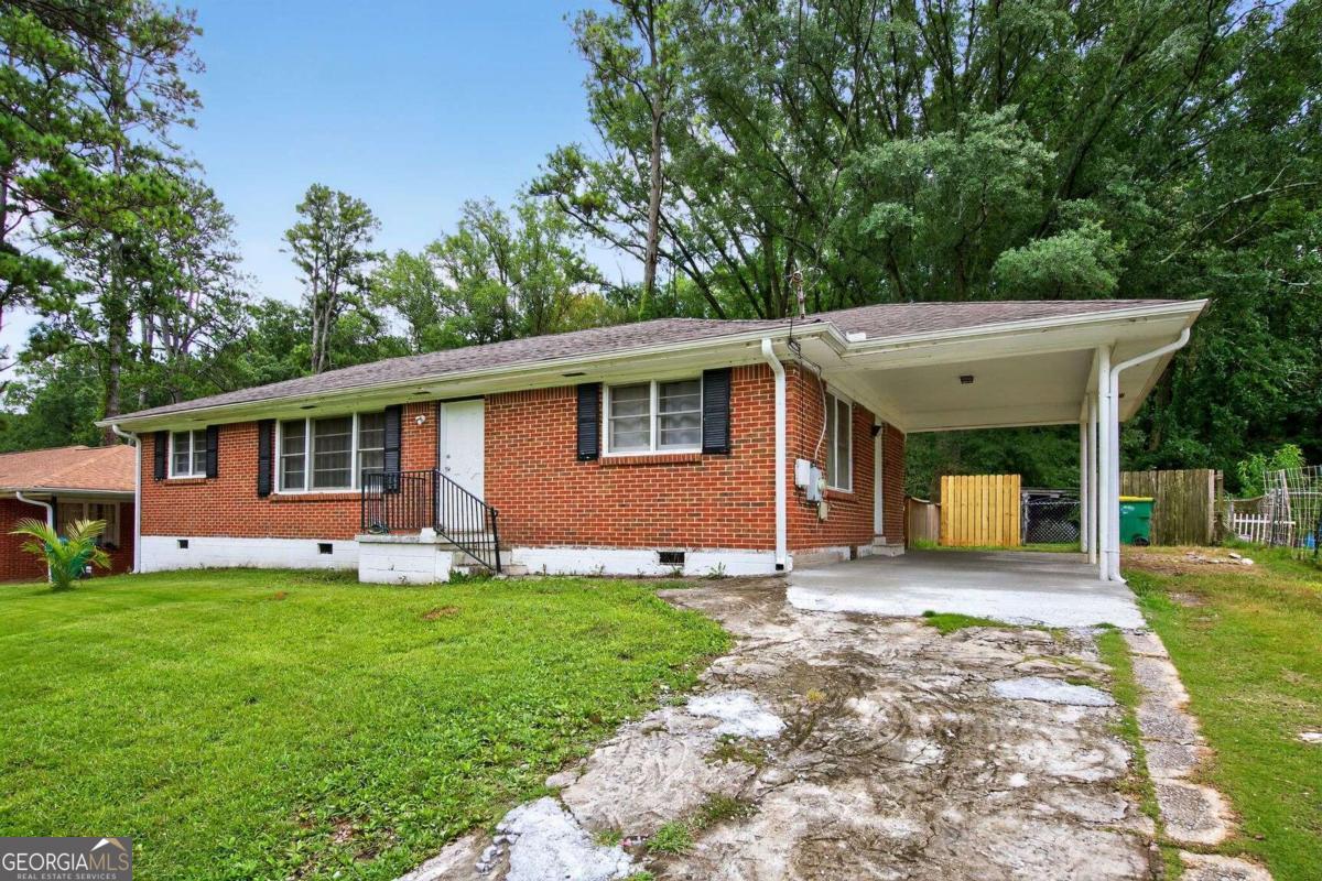 445 Cynthia LN