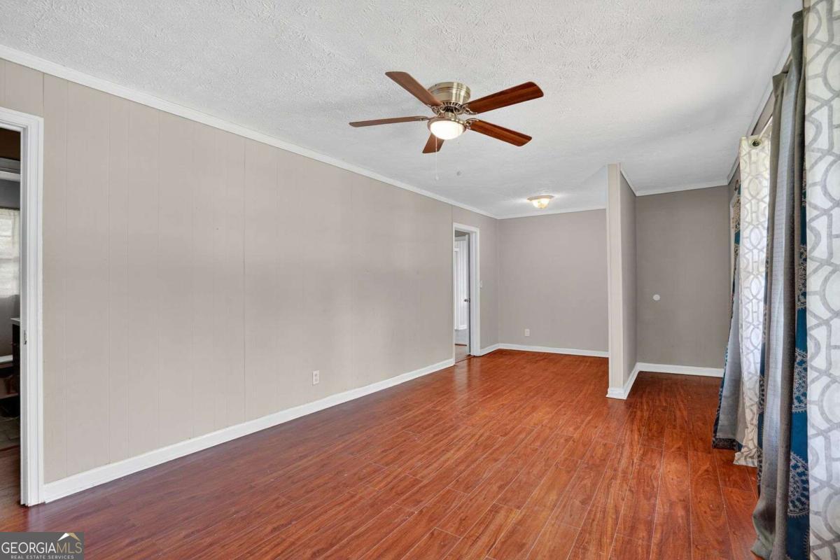 445 Cynthia LN