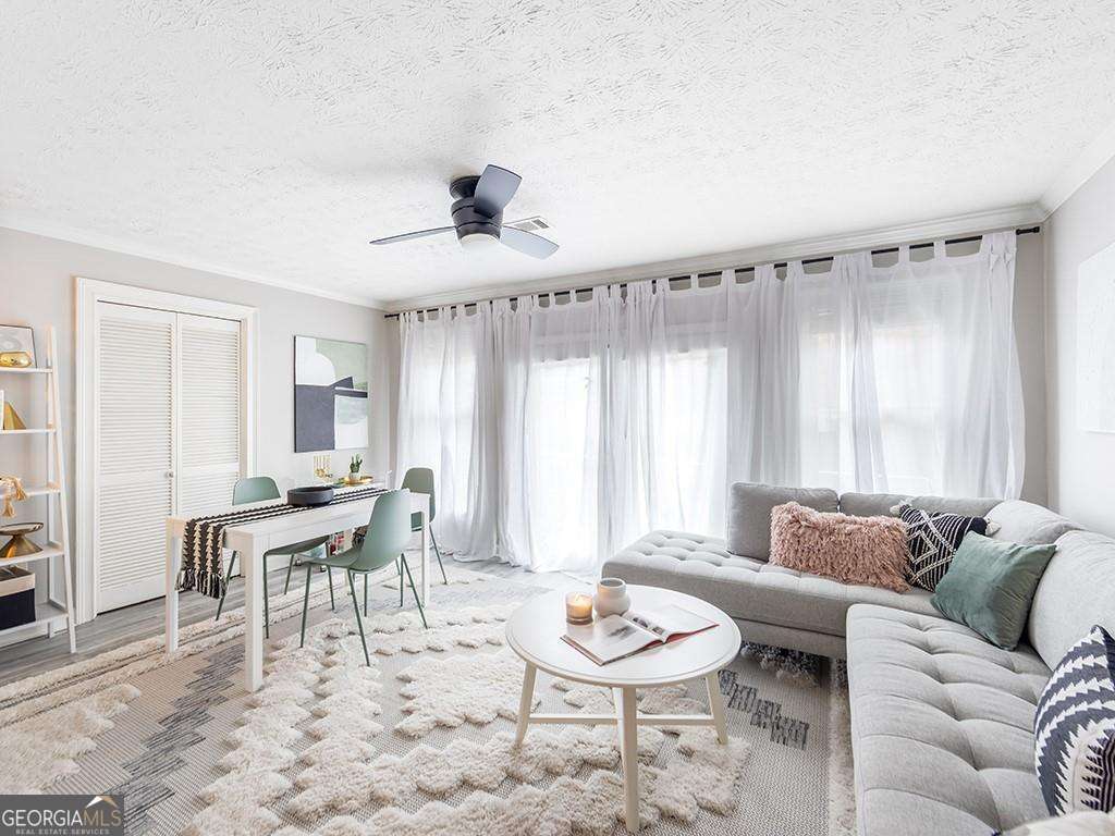 Saint Charles Square - Residential
