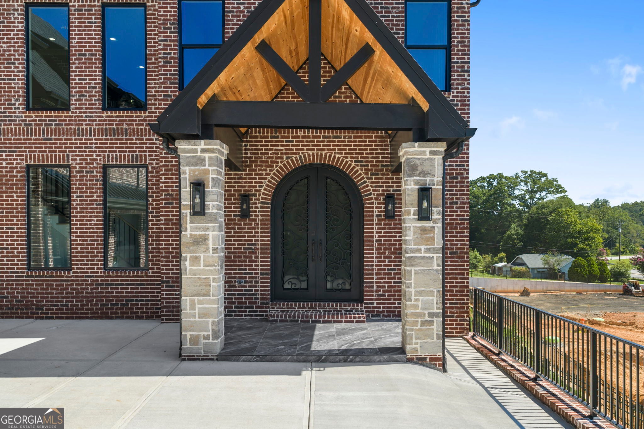 403 Thunder RD