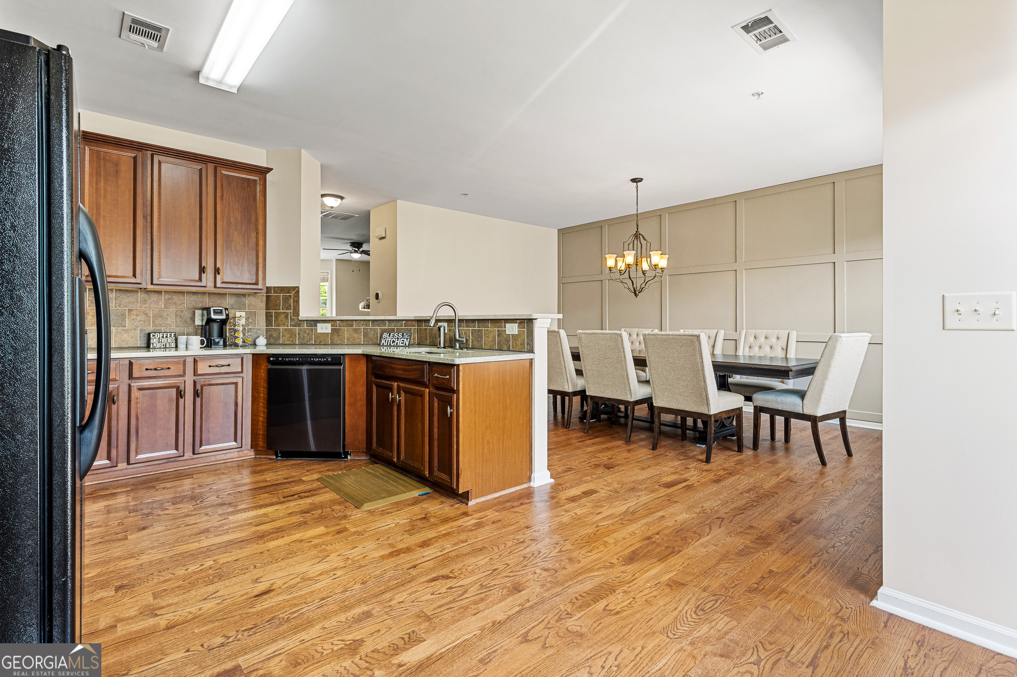 1565 OAKDALE BLUFFS DR SE