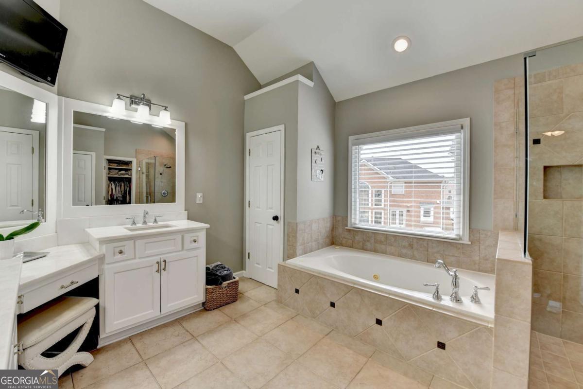 370 Laurel Oak DR