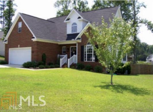 Must See this Beautiful Home in One of the Most Desired Locations in North Macon. 3 BDRM/2.5 BA Home has Incredible Features such as Spacious Open Floor Plan w/ Cathedral Ceilings, Gas Log Fire Place. Entertain Family & Friends in Large Country Kitchen w/ pantry and lots of storage space. Appliances Included. Master is located on Main Floor with Large Walk In Closet, Master Bath w/Double Vanity, Separate Shower, Garden Tub. There is an additional Half Bath on the Main Floor w/ Separate Laundry Room. Upstairs Features 2 BDRMS/1BA. Unwind & Relax in Quietness of Private Backyard. Home is in Desired Howard School District. Convenient to Shopping, Restaurants, I75/475. Make your app to See this Home ASAP that will available Oct 01, 20.