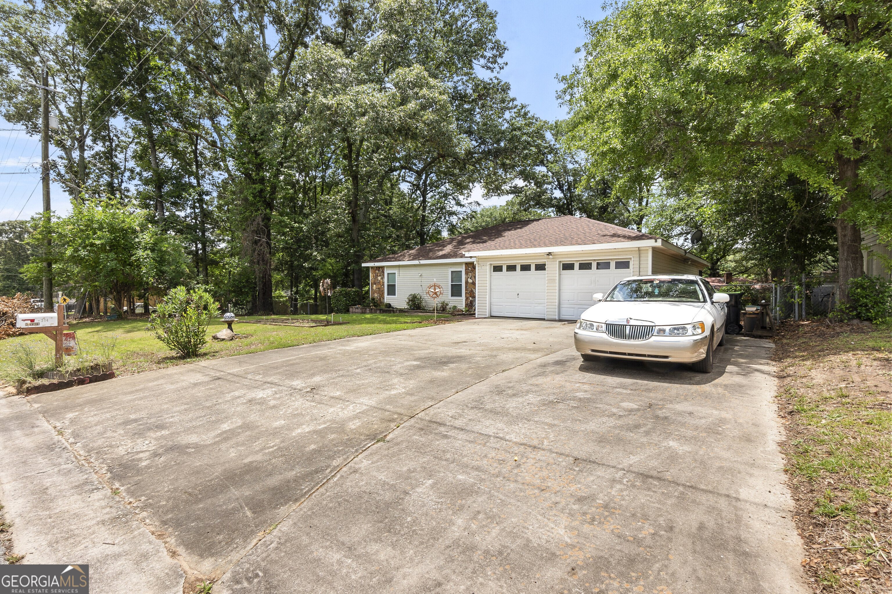 214 Highland DR