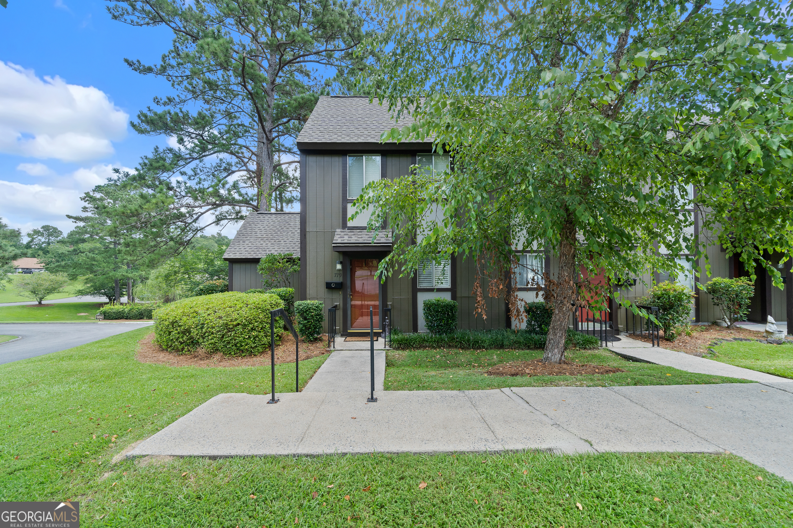 Wonderful condominium with the master on the main floor! Flours have been upgraded (on the main floor) and the bathrooms have fabulously updated! This condo is located on the corner, which offers quiet living! Condo amenities include a club house, tennis courts, and a pool!