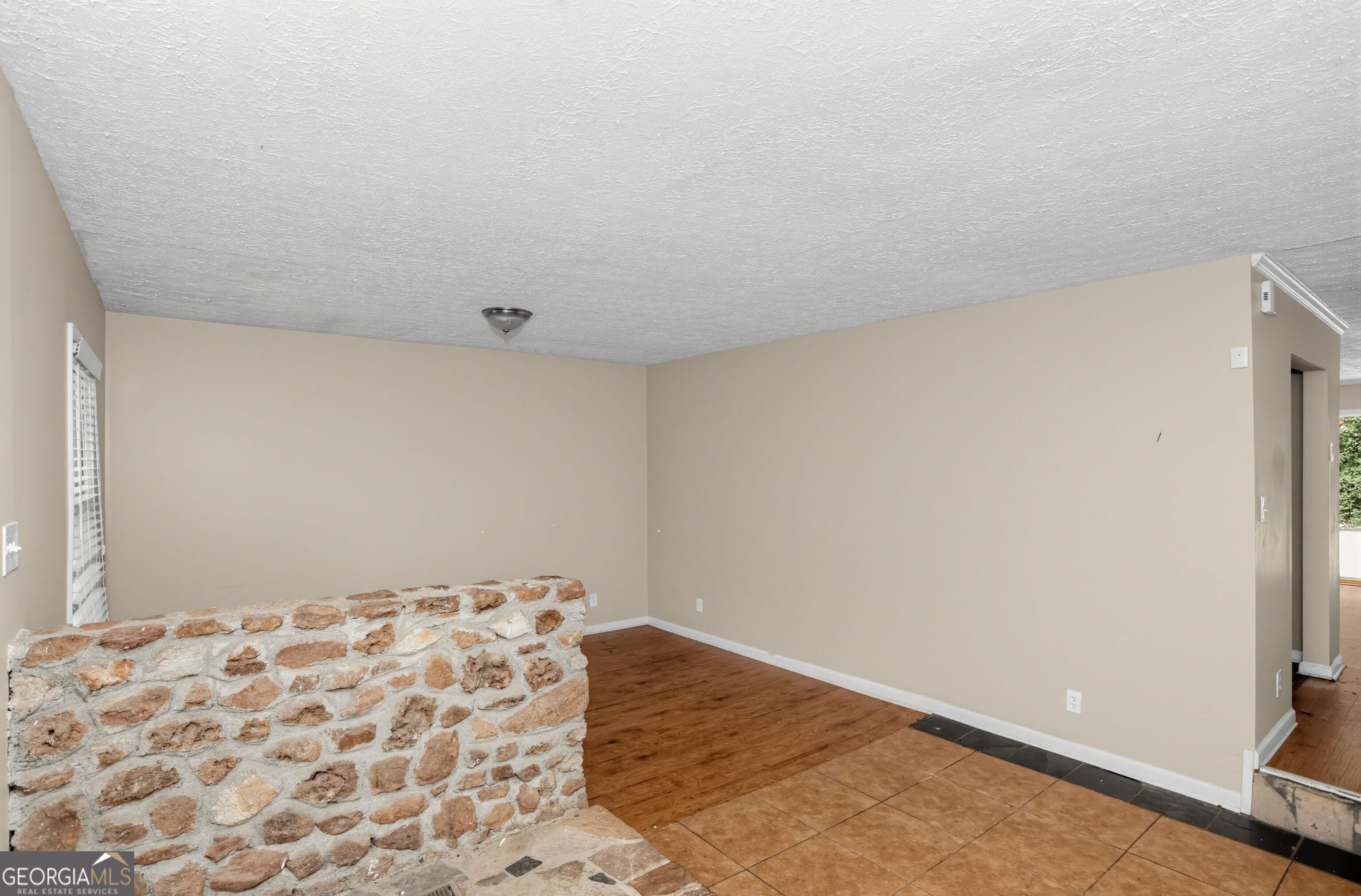 1127 Renee DR