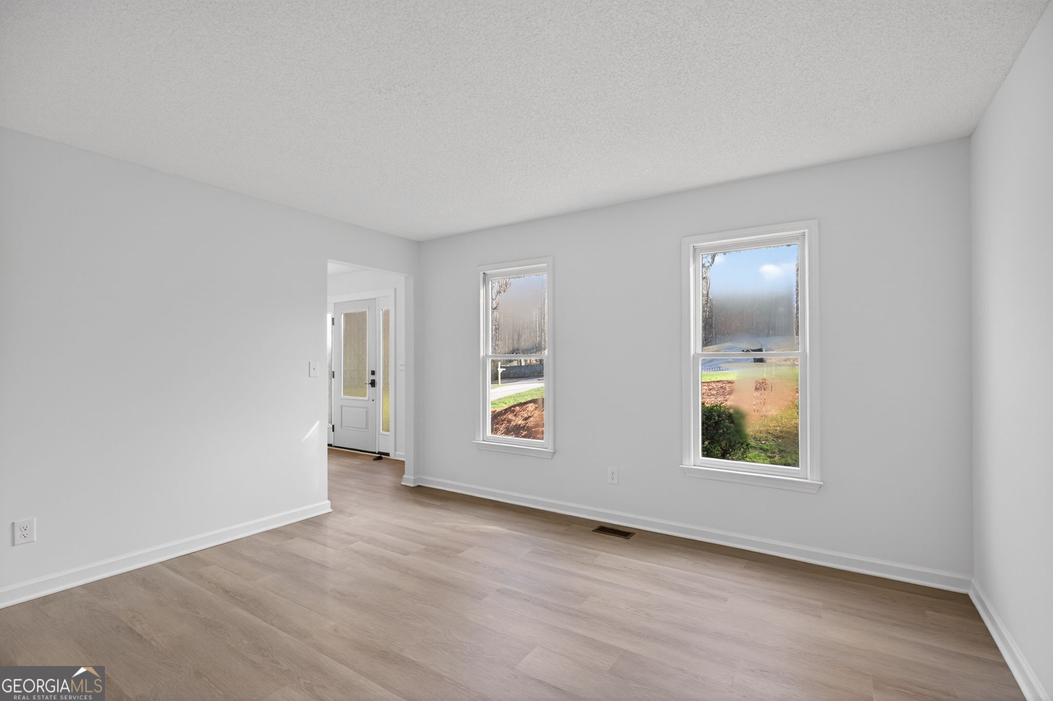 511 Lakeside DR