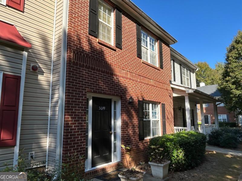 LEESHIRE CLOSE CONDOMINIUM - Residential