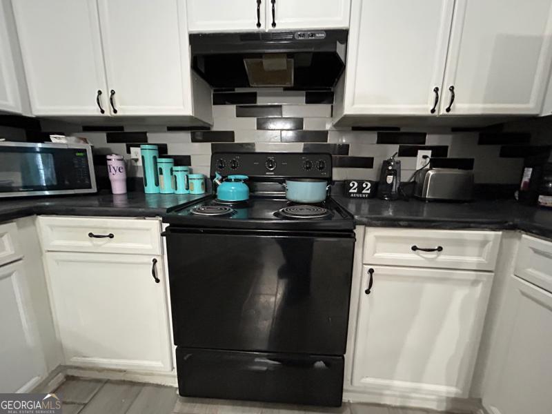 LEESHIRE CLOSE CONDOMINIUM - Residential