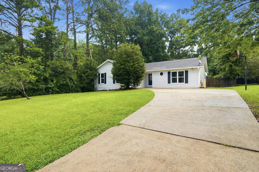 Photo of 210 Meadow Run, Peachtree City, GA 30269 (MLS # 10821244)