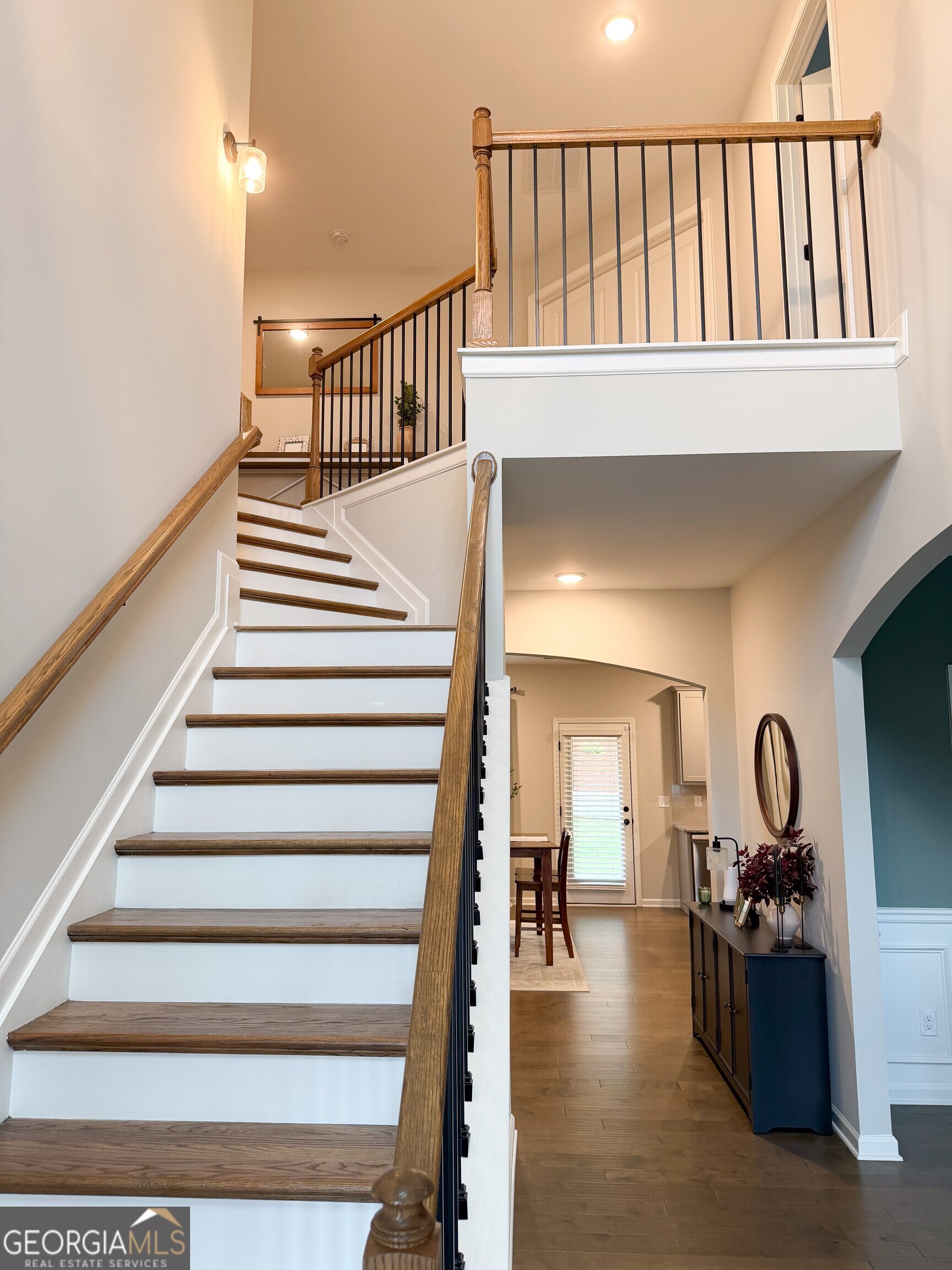 735 Crestwood PKWY