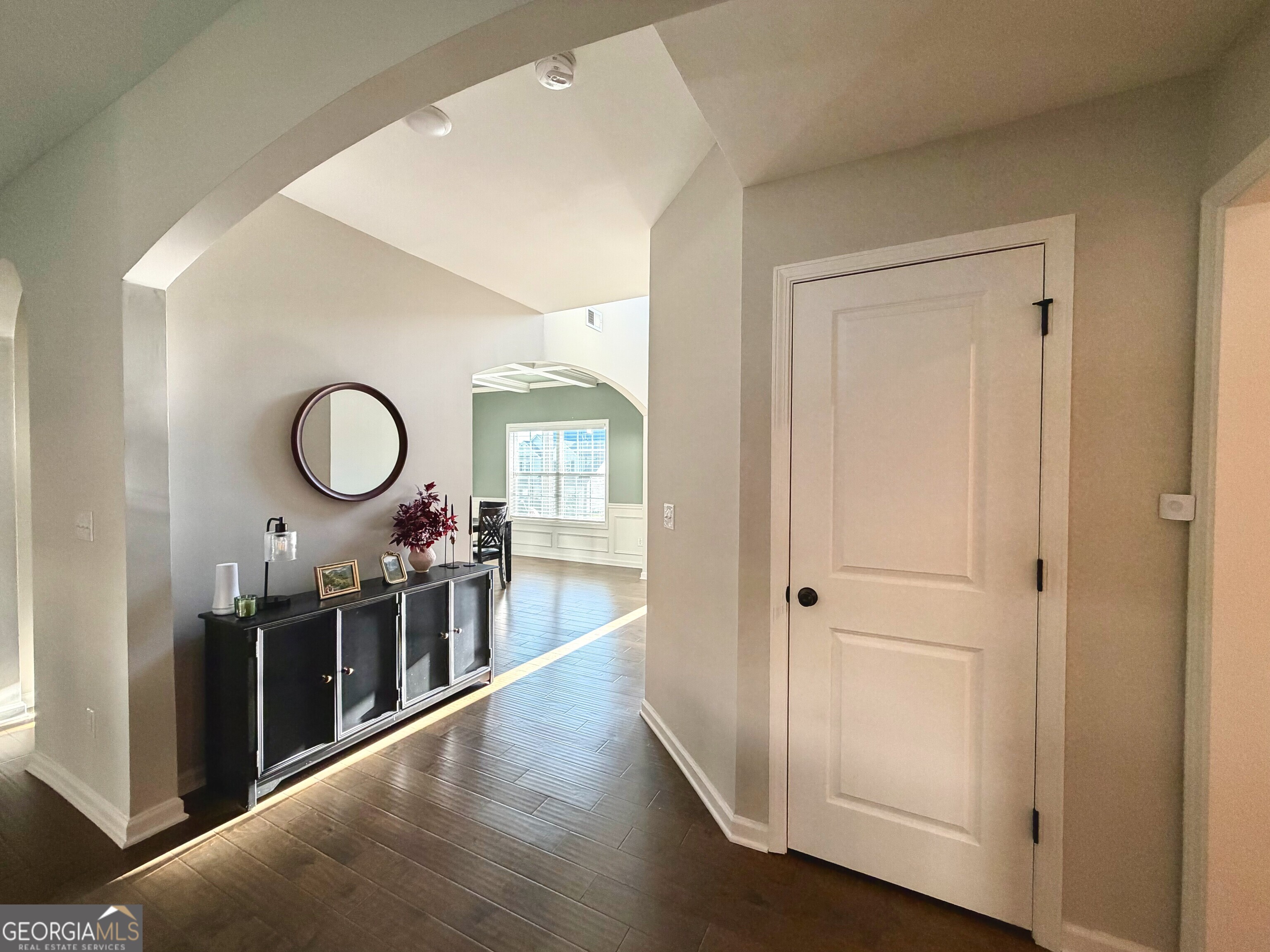 735 Crestwood PKWY