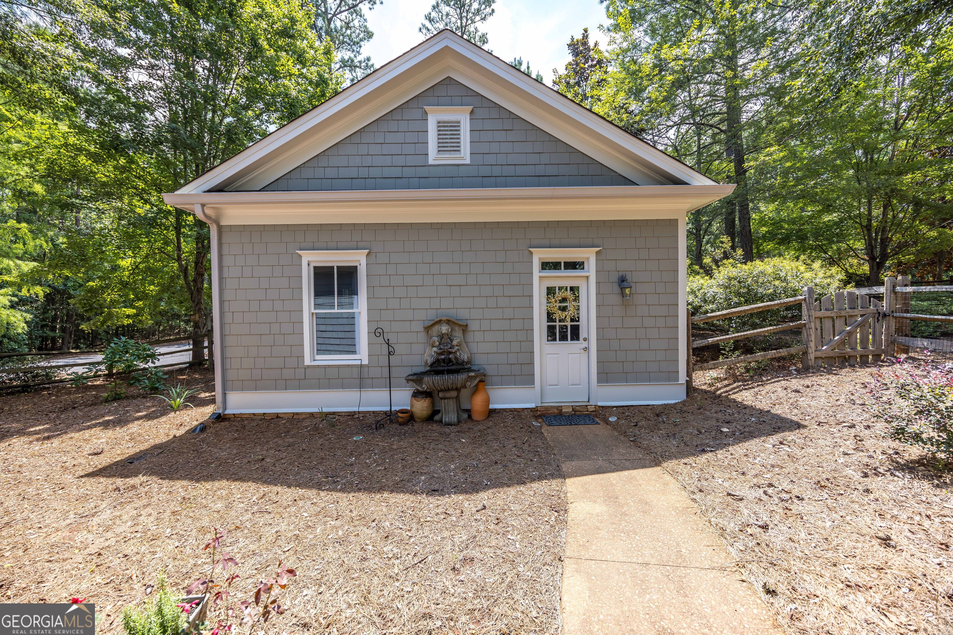 Photo 9 of 80 of 147 Redbud TRL house