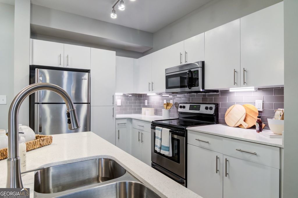 Photo of 2591 Piedmont Road NE #2411, Atlanta, GA 30324 (MLS # 10790646)