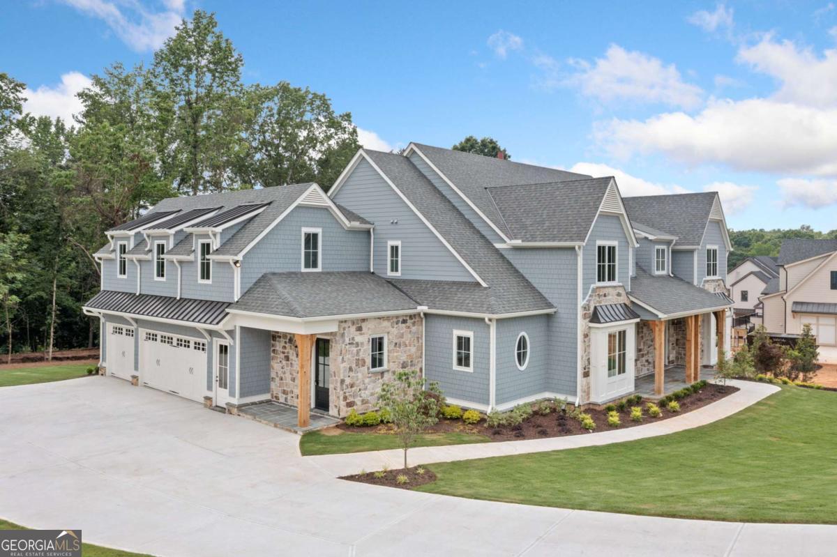 615 Claxton LN