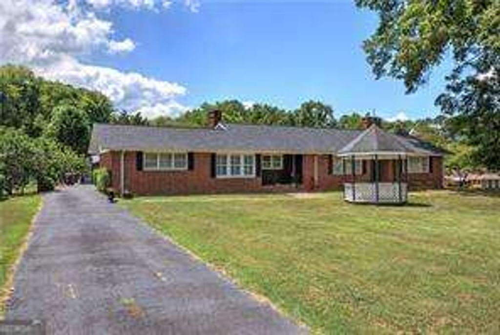 Photo of 8 Highland Lane, Cartersville, GA 30120 (MLS # 10643445)