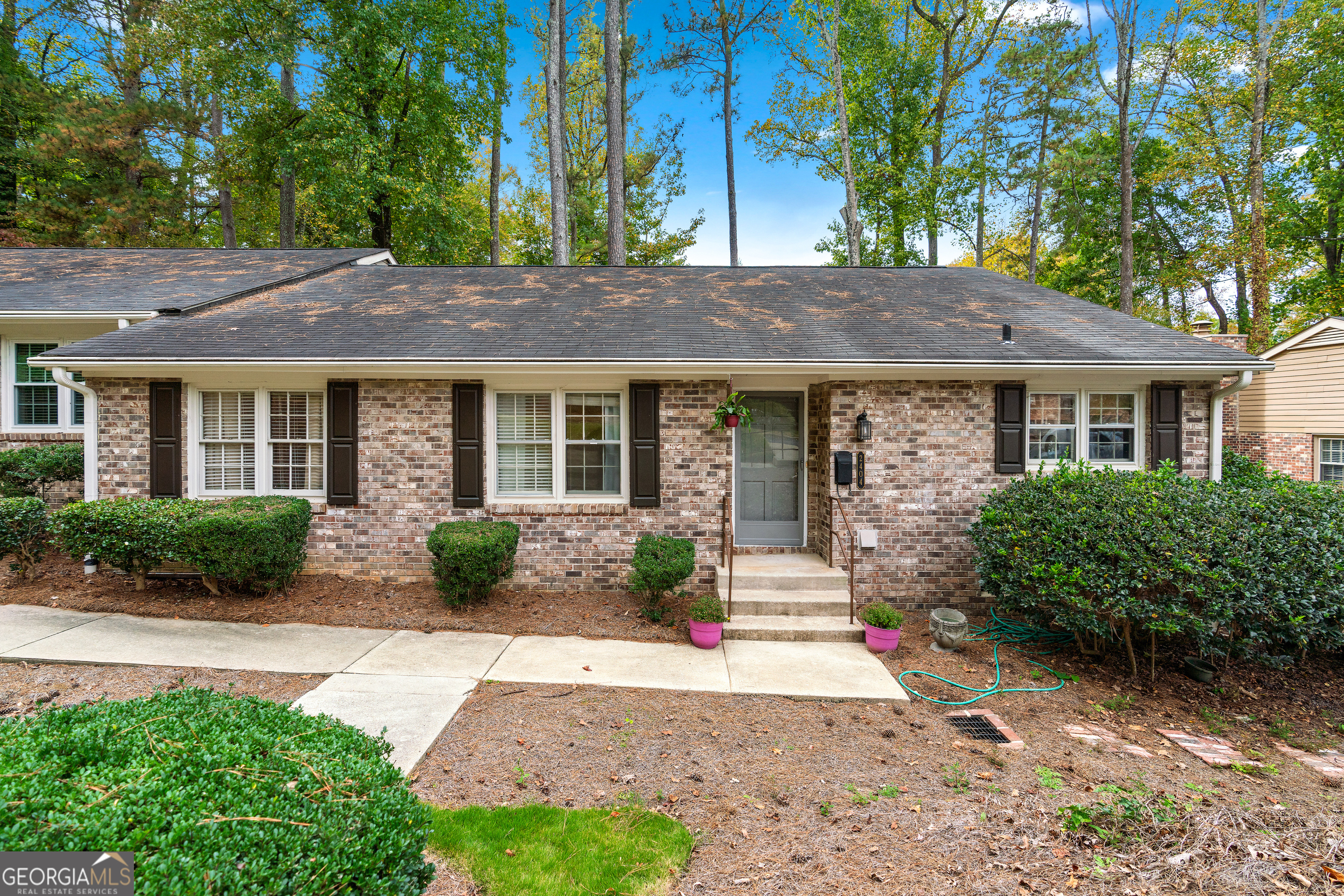 2404 Northlake CT