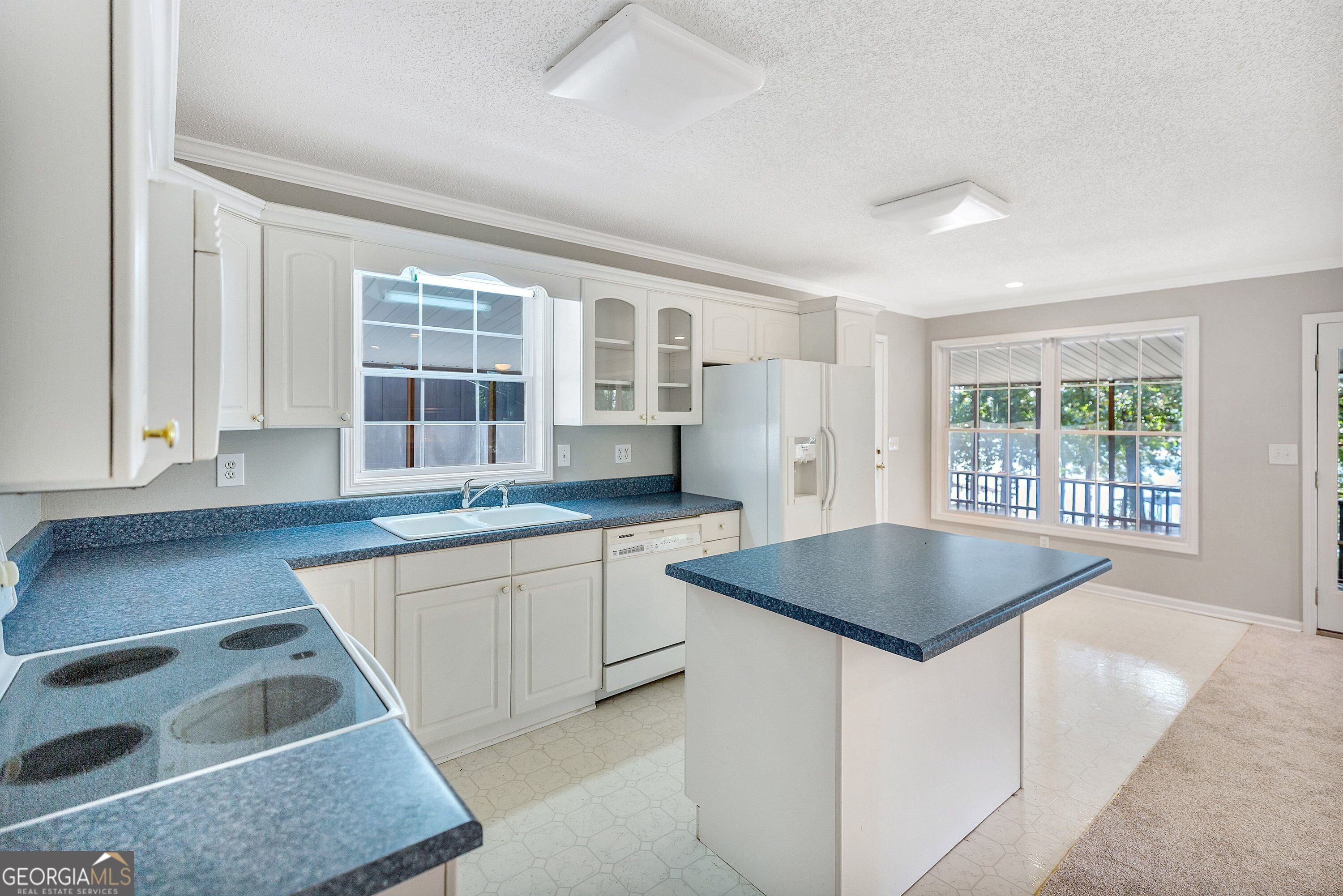 104 Lakehill RD