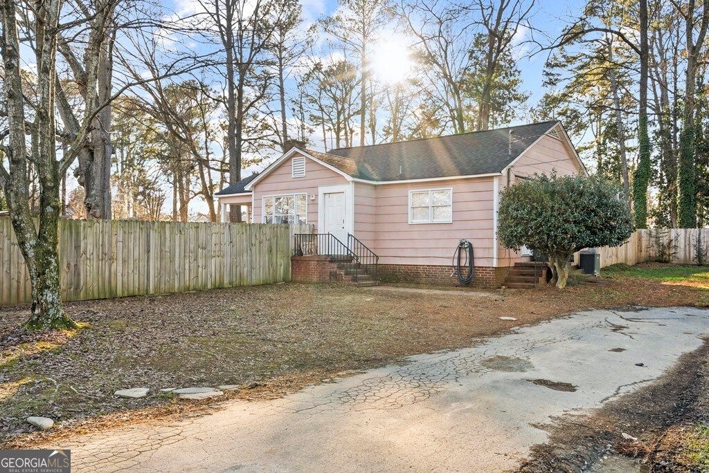 Photo of 601 Juniper Ave, DALTON, GA 30721 (MLS # 10726299)