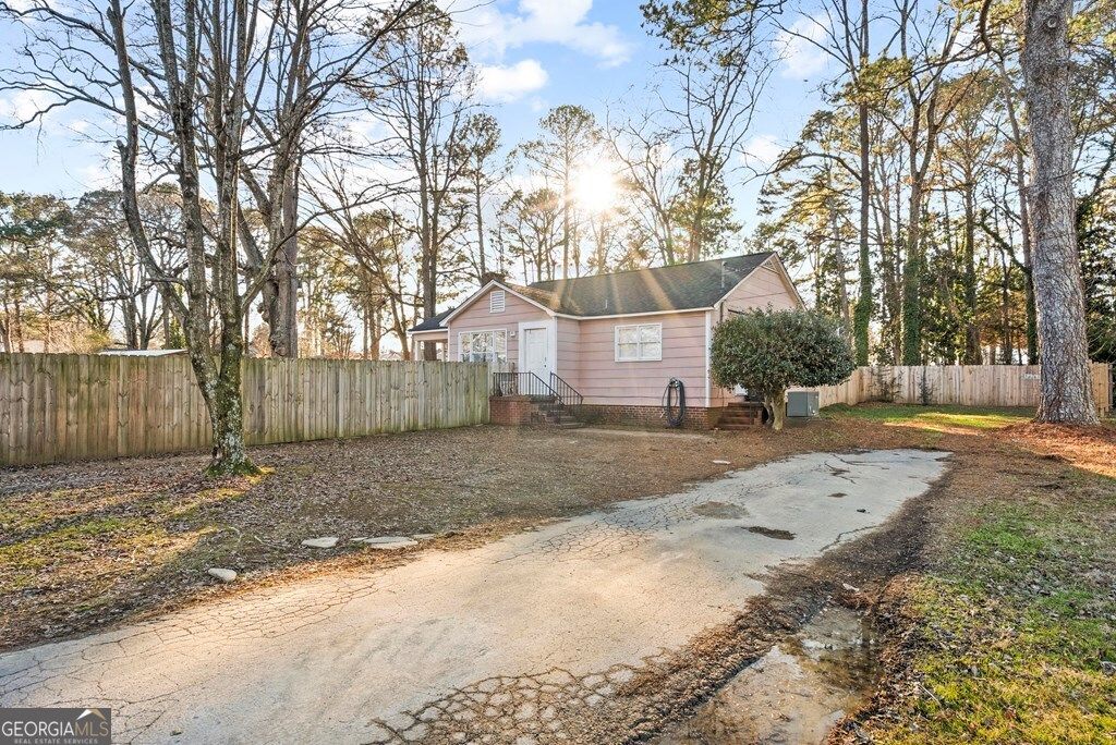 Photo of 601 Juniper Ave, DALTON, GA 30721 (MLS # 10726299)