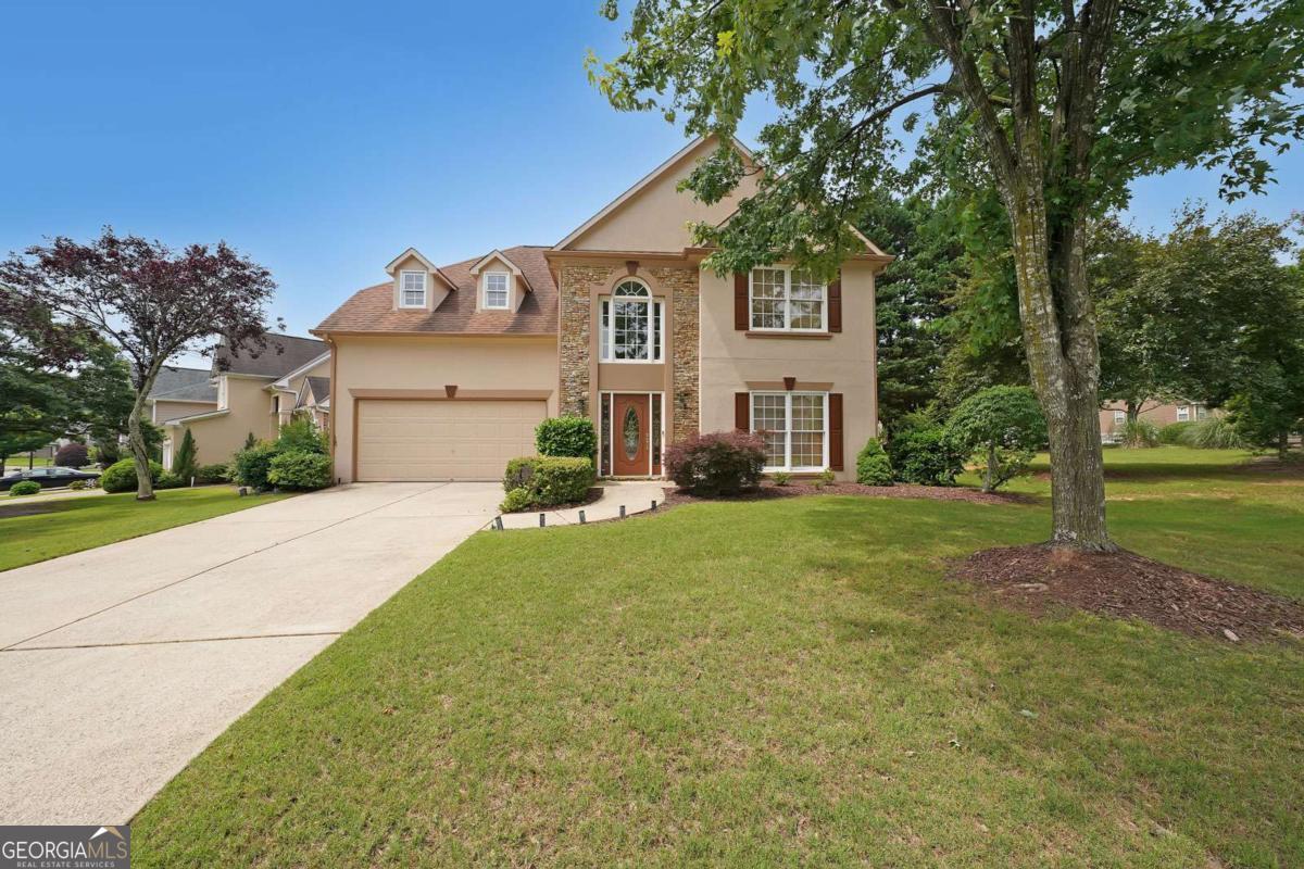 Bright and Open 3 BR, 2 1/2 Bath home in convenient East Cobb location. New carpeting. Kitchen open to FR with Breakfast area. 2-story family room, separate dining room, and living room. Spacious master bedroom with tray ceiling. Master bath with garden tub and separate shower. huge renovated deck overlooks private fenced yard with storage shed. Convenient to shopping. Ready to move in. Ideal for entertaining.