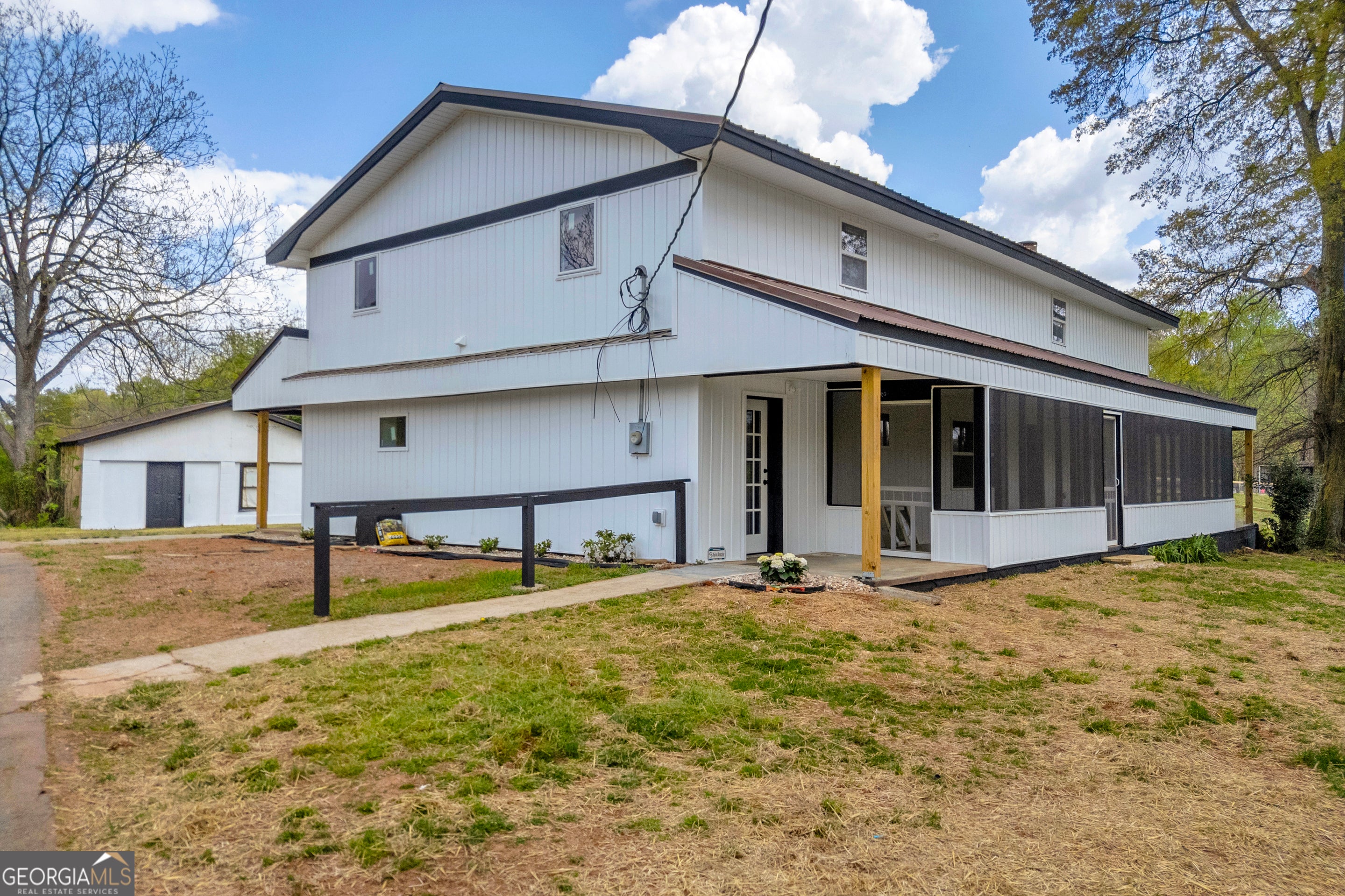 8606 Holly Springs RD