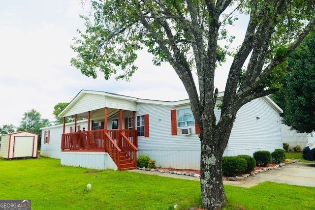 Take a look at this spacious 4 bedroom 2 bathroom oversized double wide home! Located in Hampton, GA just minutes away from schools, shopping, dining, and a short drive to the airport! This home features 2 living rooms, a fireplace, soak tub in the master bedroom, and a separate formal dining room! Cozy covered front porch perfect for morning and evening relaxing! This home is filled with potential to make it your own!