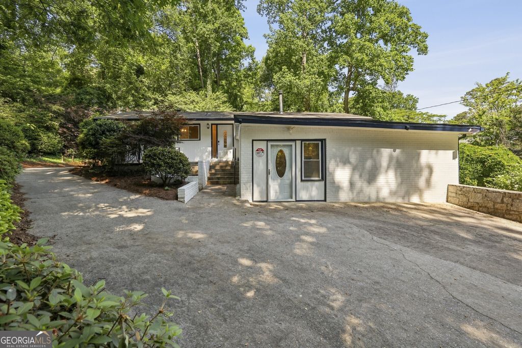 Photo of 2056 Abby Lane NE, Atlanta, GA 30345 (MLS # 10773168)