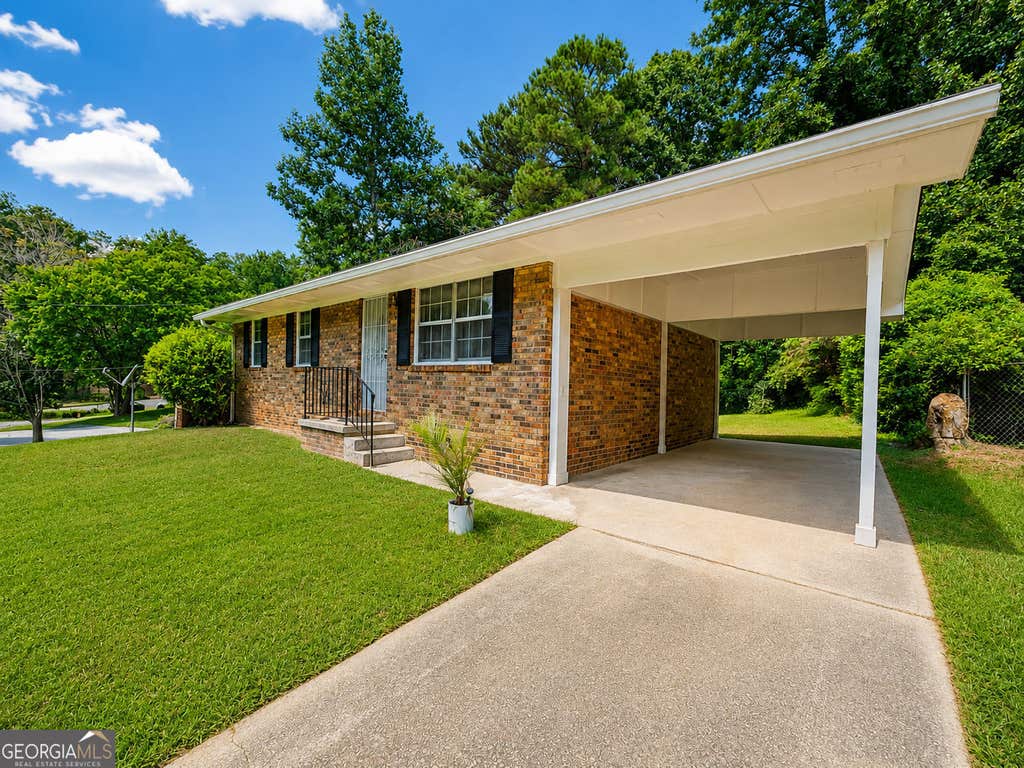 Photo of 792 SW Plainville Circle SW, Atlanta, GA 30331 (MLS # 10834617)