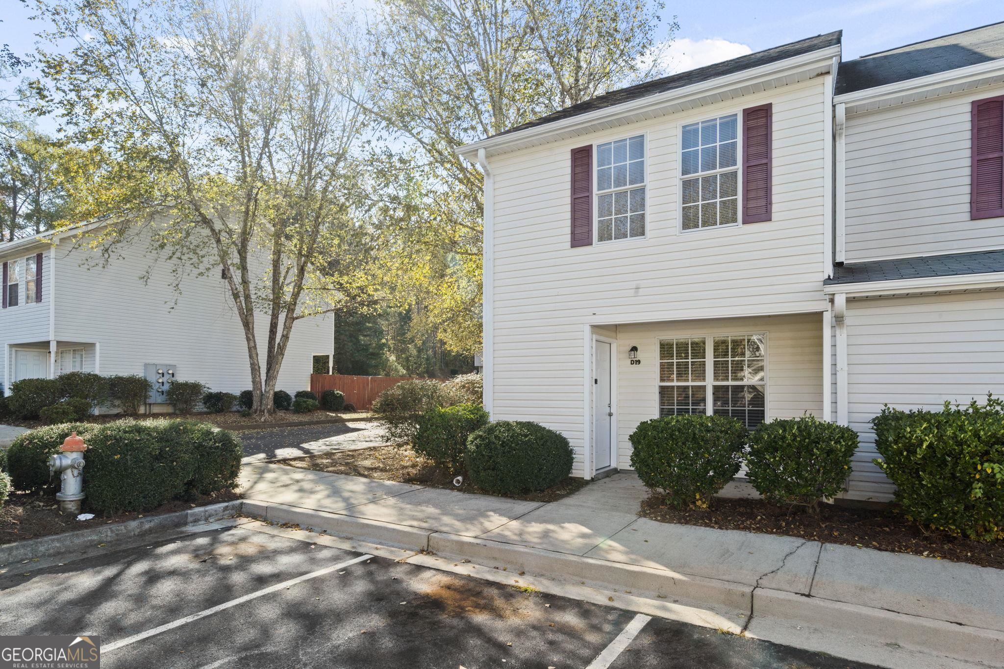 **MOVE IN SPECIAL - $500 VISA GIFT CARD WITH A MOVE IN BY 8/31/25! Newly renovated! Charming 2 bedroom, 1.5 bath townhome in established & professionally managed community. This townhome features LVP flooring, carpet upstairs, open kitchen with lots of storage, views from the kitchen to the family room and a spacious master bedroom upstairs. Easy access to I-75. Lawn care is included! Trash is $15.00 per month. Contact us today! Disclaimer: Photos, videos & Virtual tours are intended to give you an idea of the feel of the Apartment Home. All finishes, and other items, may vary in style and/or color. Please contact the Leasing Office for specific details.