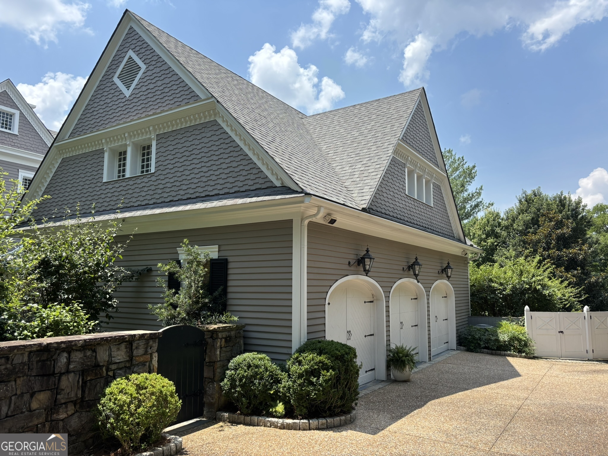 320 E 3rd AVE