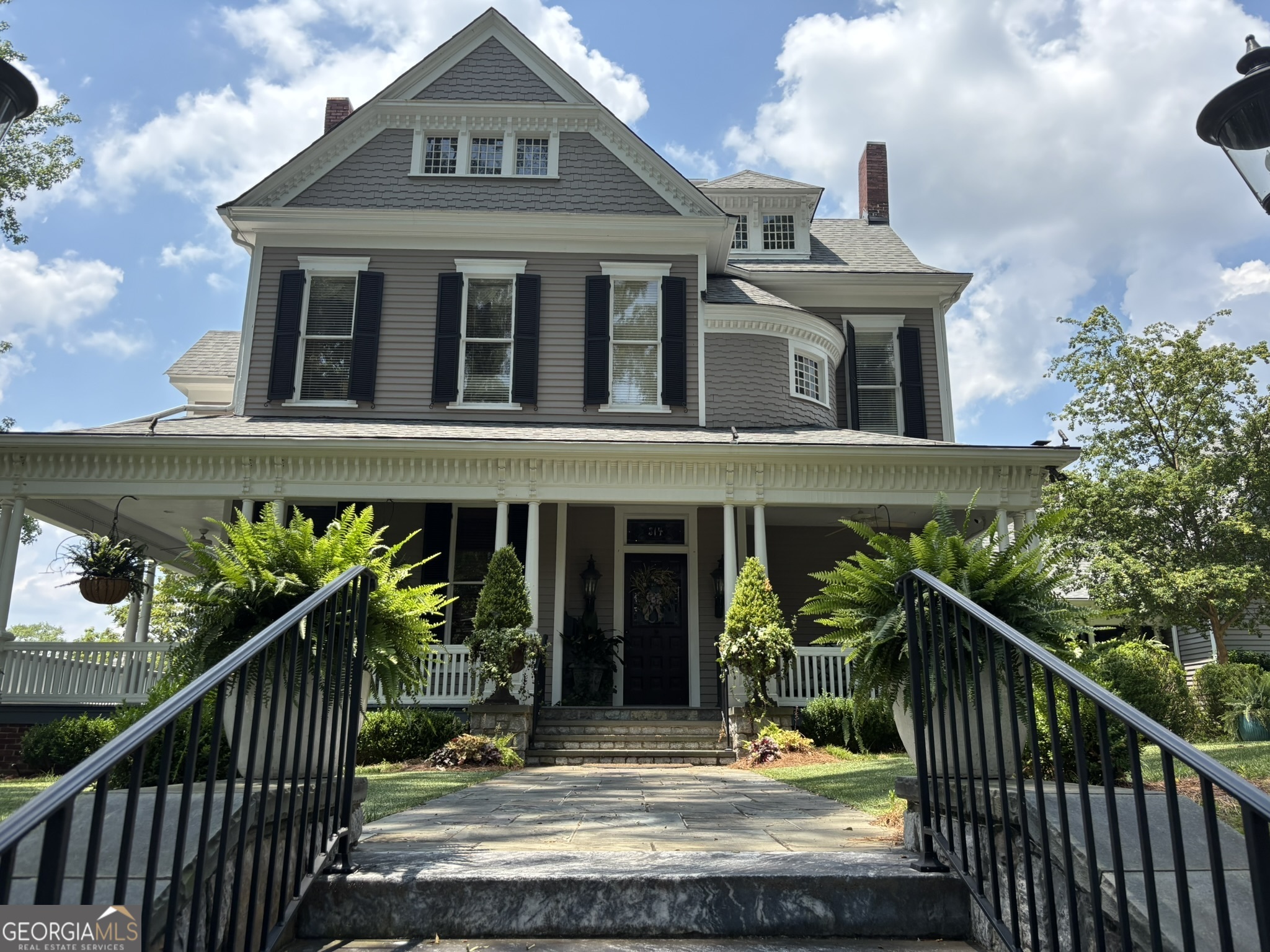 320 E 3rd AVE