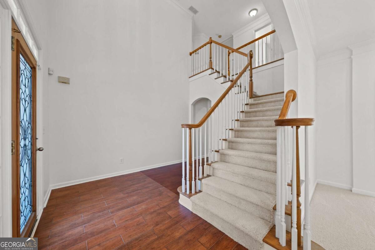2212 Snug HBR NE