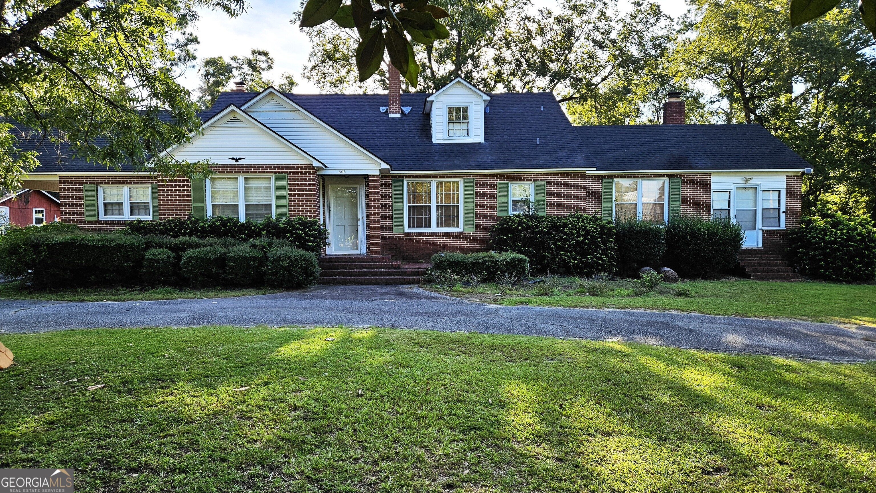 806 N Main ST