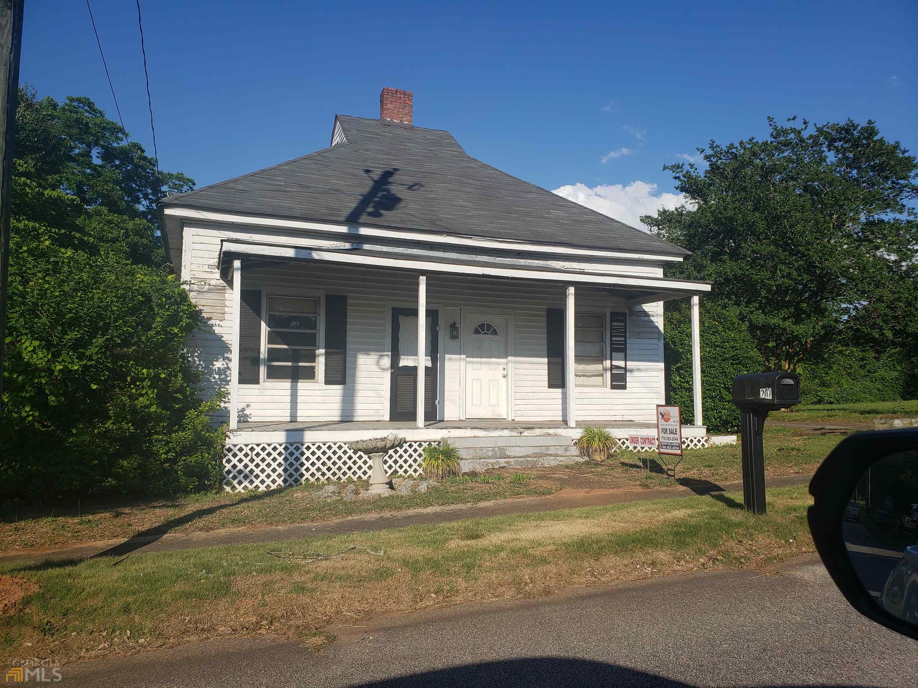 UNDER CONTRACT BEFORE ENTERED INTO MLS