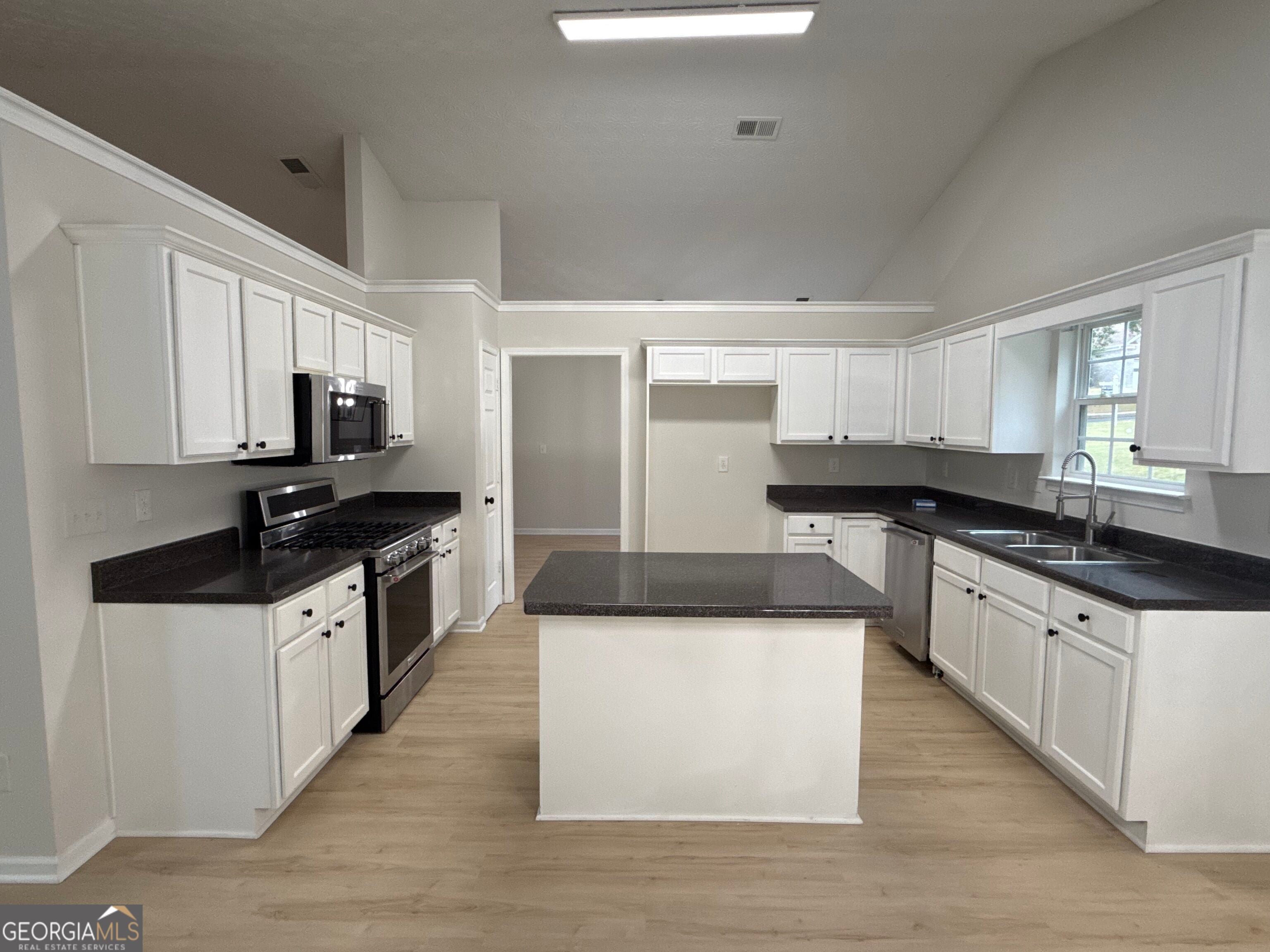 180 Meadowbrook CT