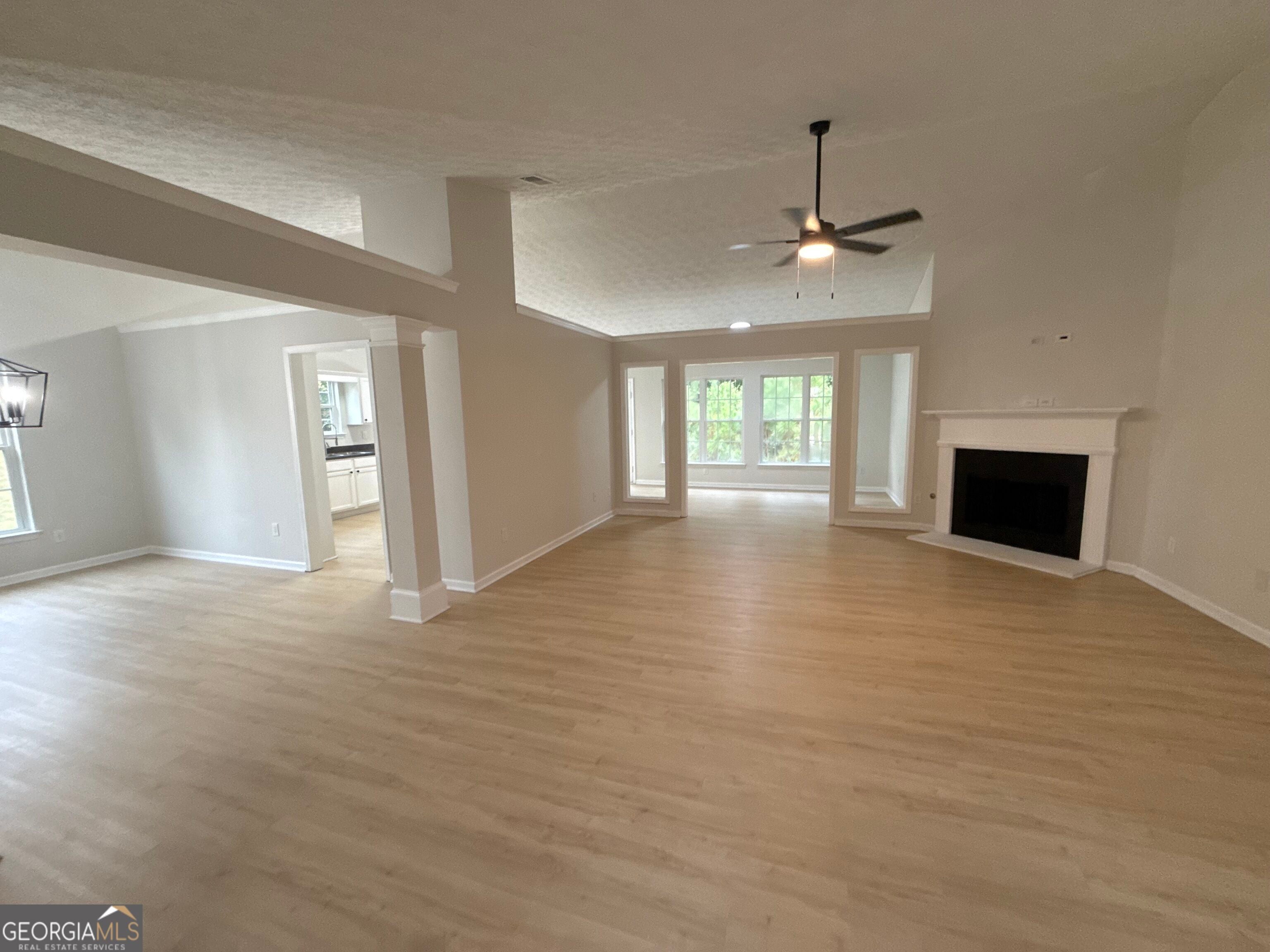 180 Meadowbrook CT