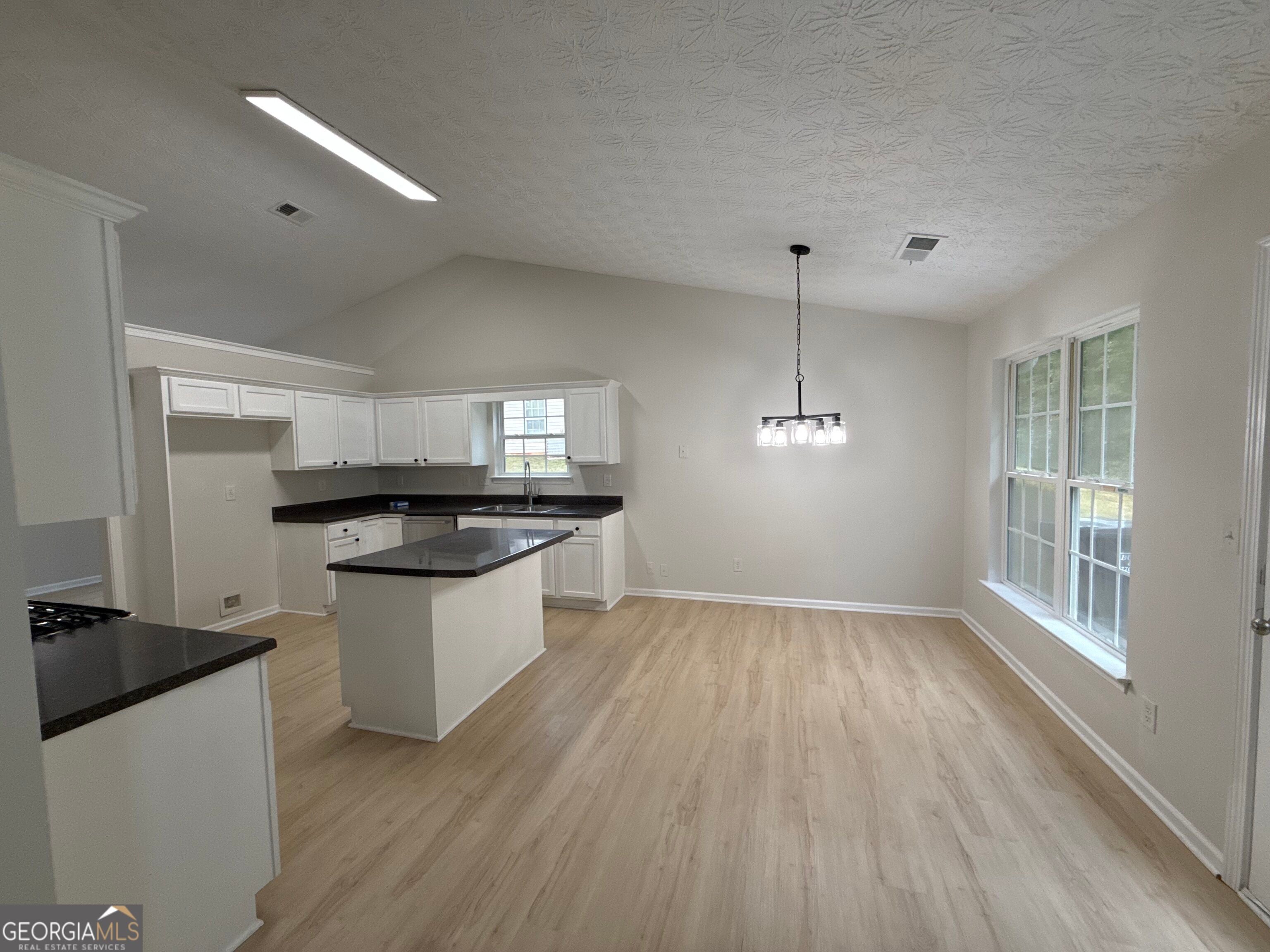 180 Meadowbrook CT